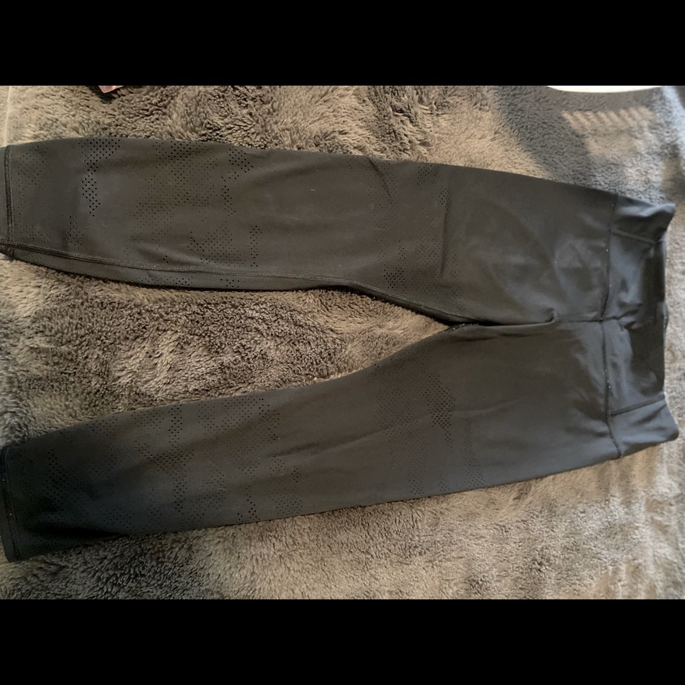 Athleta black persistence laser cut 7/8 tight sz M